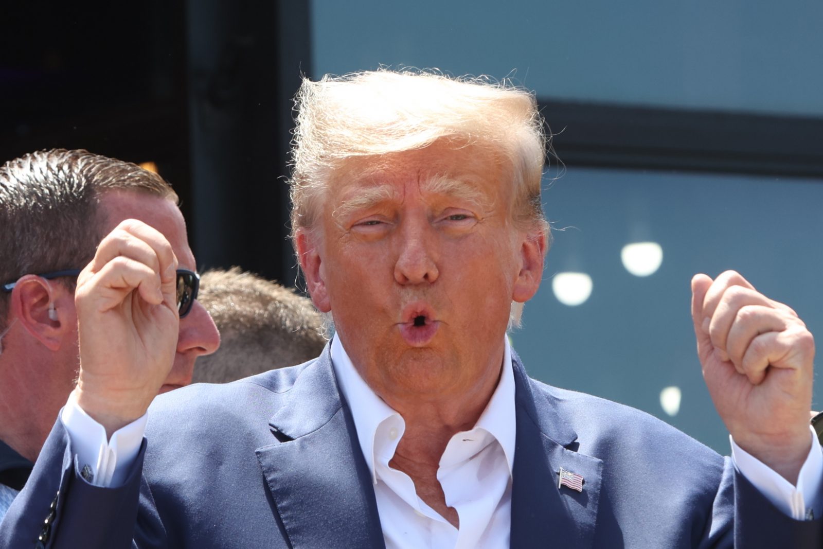 epaselect epa10797972 Former US President Donald J. Trump attends the Iowa State Fair in Des Moines, Iowa, USA, 12 August 2023. Trump is campaigning ahead of the 2024 US presidential election.  EPA/ALEX WROBLEWSKI