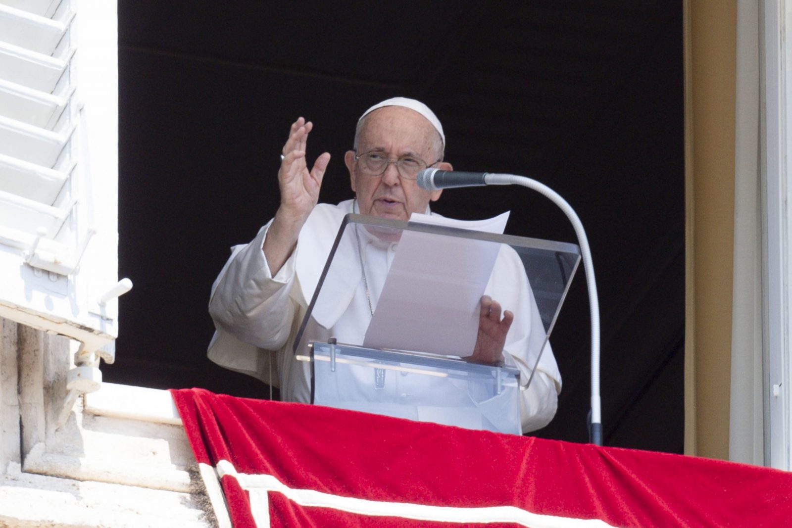 epa10801296 A handout picture provided by the Vatican Media shows Pope Francis during the Angelus prayer in St. Peter's Square, Vatican City, 15 August 2023.  EPA/VATICAN MEDIA HANDOUT  HANDOUT EDITORIAL USE ONLY/NO SALES/NO ARCHIVES