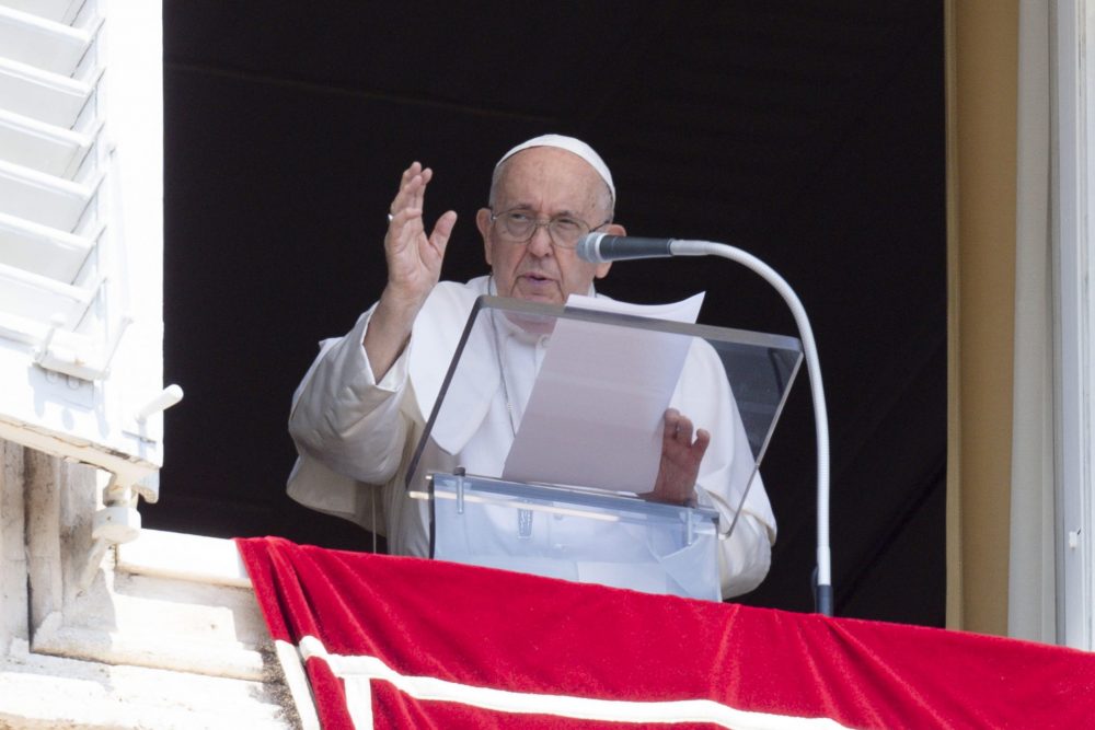 epa10801296 A handout picture provided by the Vatican Media shows Pope Francis during the Angelus prayer in St. Peter's Square, Vatican City, 15 August 2023.  EPA/VATICAN MEDIA HANDOUT  HANDOUT EDITORIAL USE ONLY/NO SALES/NO ARCHIVES