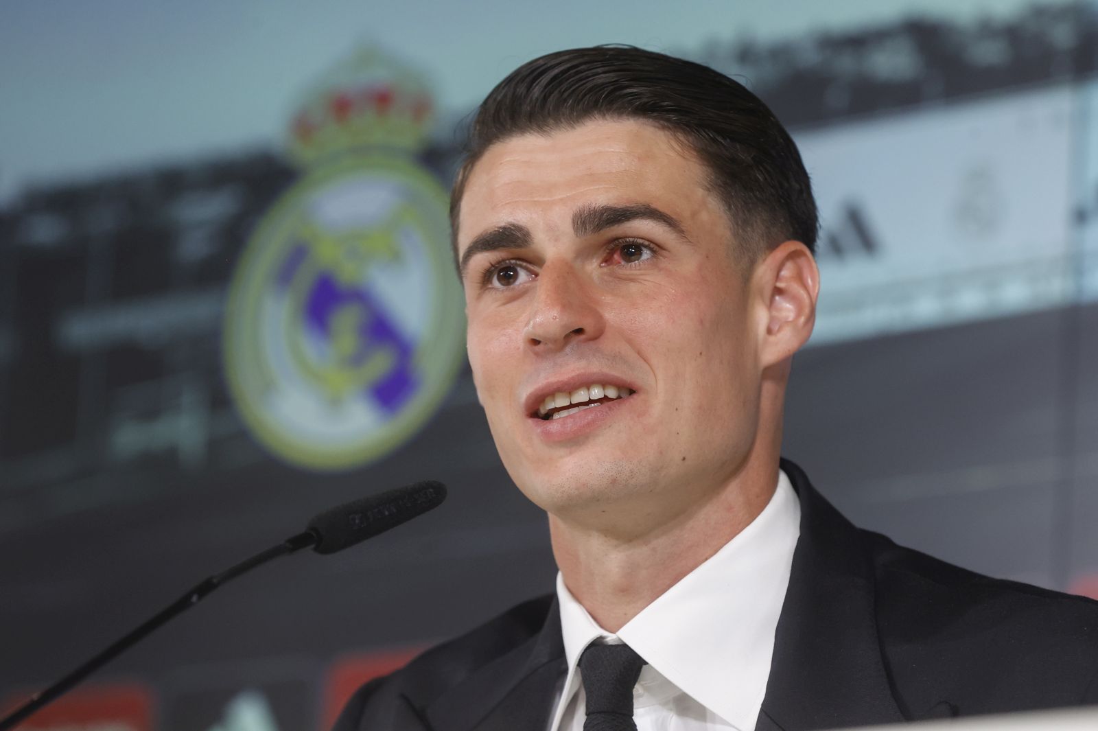 epa10801414 Spanish soccer player Kepa Arrizabalaga gives a press conference during his presentation as a new Real Madrid player at the sports city of Valdebebas (Madrid), 15 August 2023. Arrizabalaga has been signed on a one-year loan deal from Chelsea. The move was initiated in response to a long-term injury sustained by Real's first goalkeeper Thibaut Courtois.  EPA/JUAN CARLOS HIDALGO