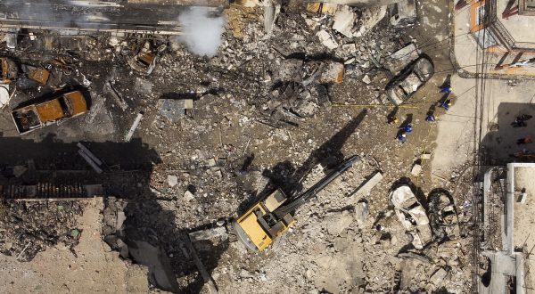 epa10801701 A photo taken with a drone shows rescue workers searching for missing persons among the rubble the day after an explosion occurred in San Cristobal, Dominican Republic, 15 August 2023. At least 10 people were killed after the blast of unknow origin caused a fire and the damage to vehicles and buildings on 14 August.  EPA/Orlando Barria