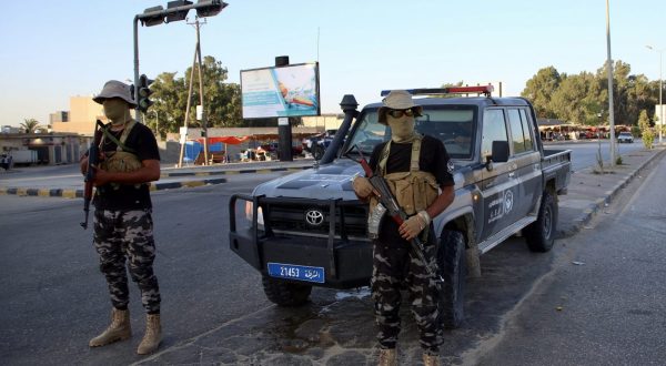 epa10802887 Forces affiliated with the Tripoli-based Government of National Unity (GNU) secure a street in Tripoli, Libya, 16 August 2023. According to the Center for Emergency Medicine, nearly thirty people were killed and several injured in violent clashes between Monday and Tuesday between two influential armed groups in the southeastern suburbs of Tripoli.  EPA/STR