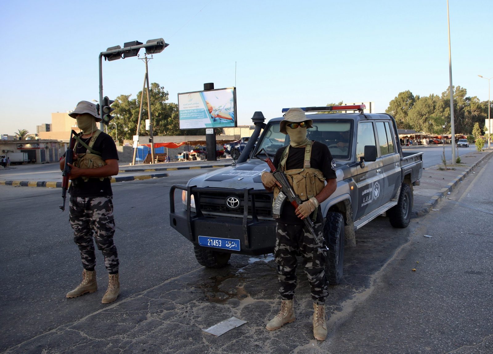epa10802887 Forces affiliated with the Tripoli-based Government of National Unity (GNU) secure a street in Tripoli, Libya, 16 August 2023. According to the Center for Emergency Medicine, nearly thirty people were killed and several injured in violent clashes between Monday and Tuesday between two influential armed groups in the southeastern suburbs of Tripoli.  EPA/STR