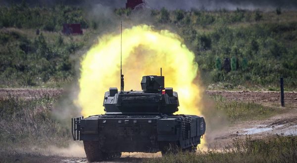 epa10802952 The newest Russian tank T-14 Armata fires during a dynamic display of military equipment at the International Military-Technical Forum 'Army-2023' held at the Alabino military training grounds outside Moscow, Russia, 16 August 2023. The International Military-Technical Forum 'Army-2023' is held from 14 to 20 August 2023 at Patriot Expo, Kubinka Air Base and Alabino military training grounds.  EPA/YURI KOCHETKOV