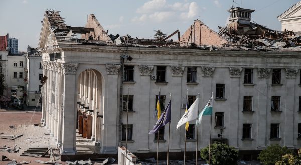 epa10807469 The scene of a missile hit at the Drama Theatre in central Chernihiv, Ukraine, 19 August 2023, amid the Russian invasion. According to the State Emergency Service, at least seven people died and 110 were injured. Russian troops entered Ukrainian territory in February 2022, starting a conflict that has provoked destruction and a humanitarian crisis.  EPA/OLEG PETRASYUK