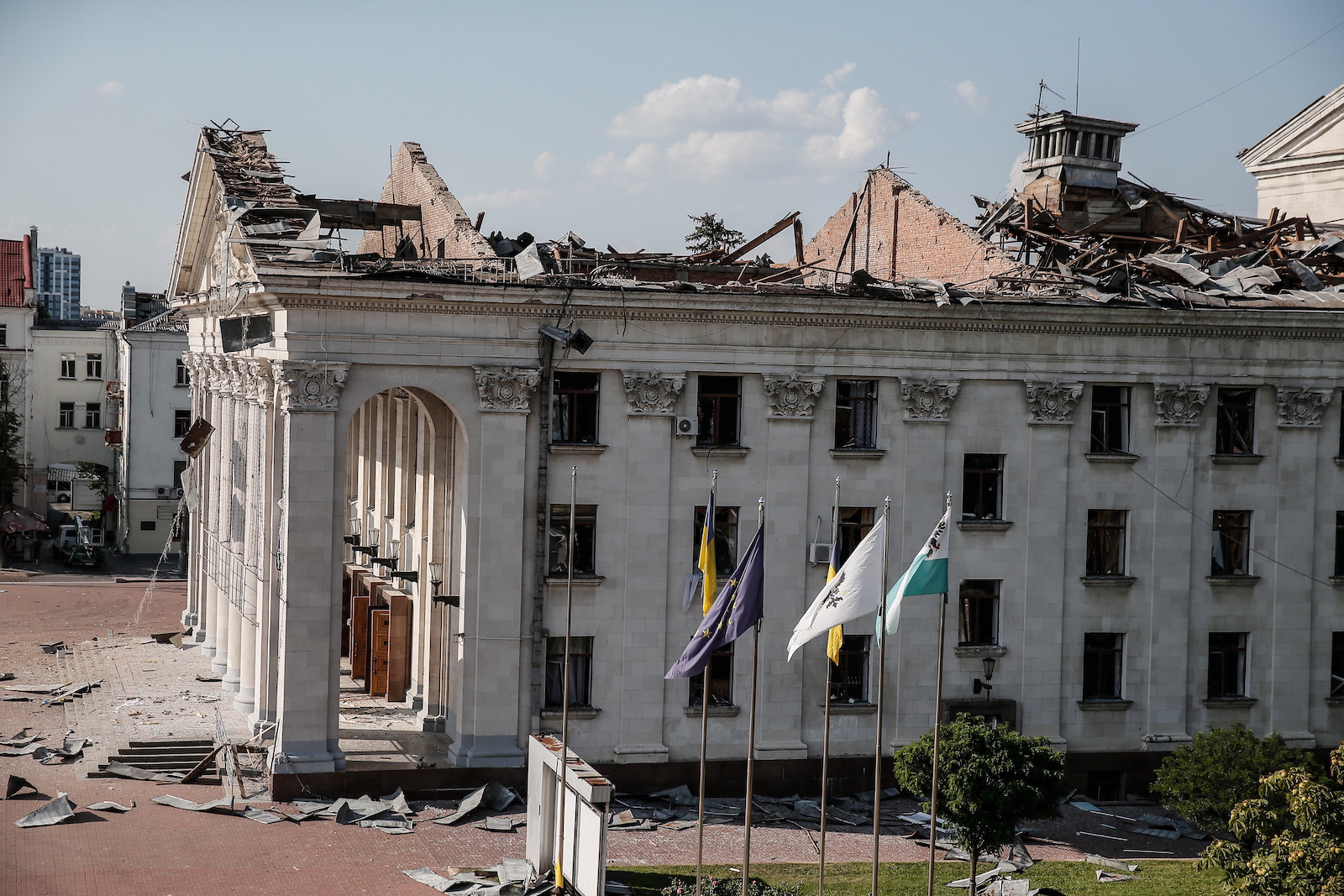 epa10807469 The scene of a missile hit at the Drama Theatre in central Chernihiv, Ukraine, 19 August 2023, amid the Russian invasion. According to the State Emergency Service, at least seven people died and 110 were injured. Russian troops entered Ukrainian territory in February 2022, starting a conflict that has provoked destruction and a humanitarian crisis.  EPA/OLEG PETRASYUK