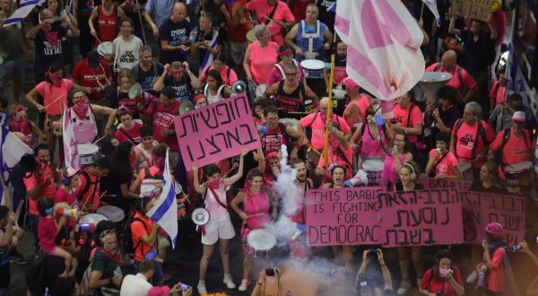 epa10807722 Anti-government protesters gather to protest against the justice system reform in Tel Aviv, Israel, 19 August 2023. Mass protests continue across the country as government advances laws related to justice system reform that aimed to week the power of Israeli Supreme Court.  EPA/ABIR SULTAN