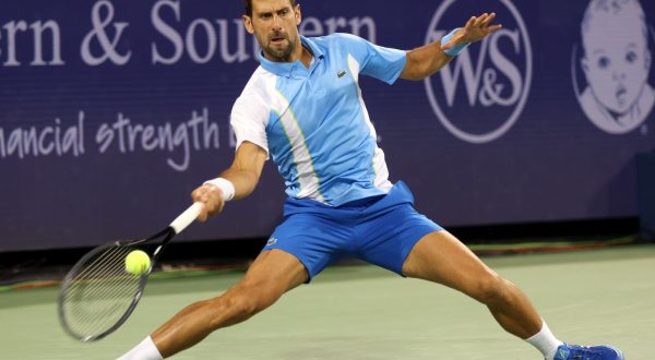 epa10808616 Novak Djokovic of Serbia returns a volley to Alexander Zverev of Germany during the semi-final round of the Western and Southern Open at the Lindner Family Tennis Center in Mason, Ohio, USA, 19 August 2023.  EPA/MARK LYONS