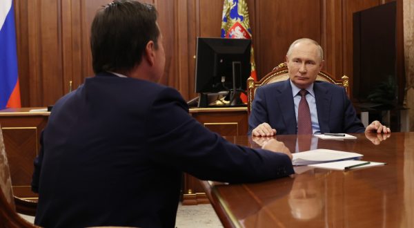 epa10811583 Russian President Vladimir Putin (R) speaks with Moscow Region Governor Andrei Vorobyev during their meeting in Moscow, Russia, 21 August 2023.  EPA/MIKHAEL KLIMENTYEV/SPUTNIK/KREMLIN POOL MANDATORY CREDIT