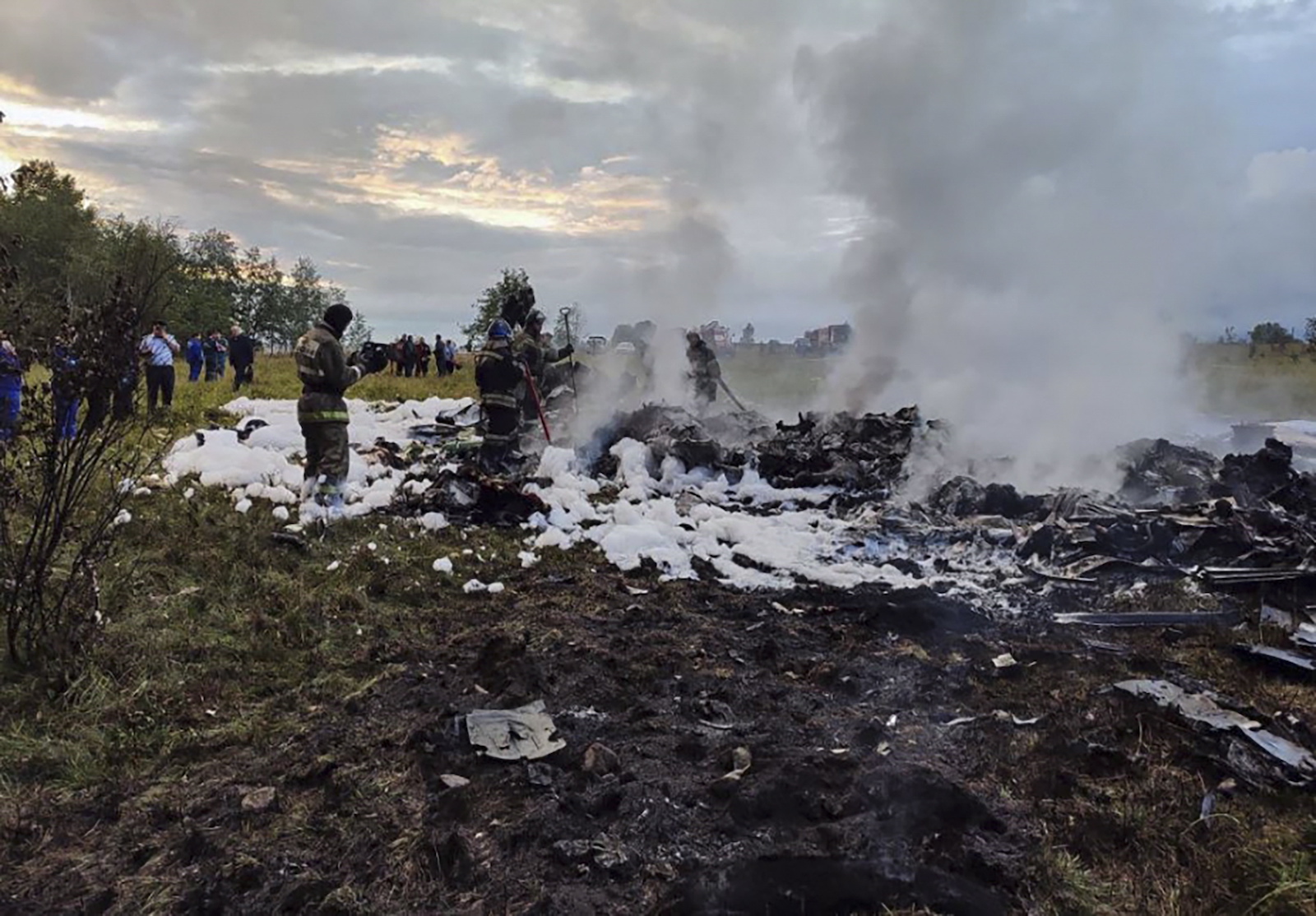 epa10816489 A handout picture made available by Russian Investigative Committee shows Russian emergency service work on the site of the plane crash near the village of Kuzhenkino, Tver region, Russia, 23 August 2023. An investigation was launched into the crash of an aircraft in the Tver region in Russia on 23 August 2023, the Russian Federal Air Transport Agency said in a statement. Among the passengers was Yevgeny Prigozhin, the agency reported.  EPA/RUSSIAN INVESTIGATIVE COMMITEE HANDOUT  HANDOUT EDITORIAL USE ONLY/NO SALES