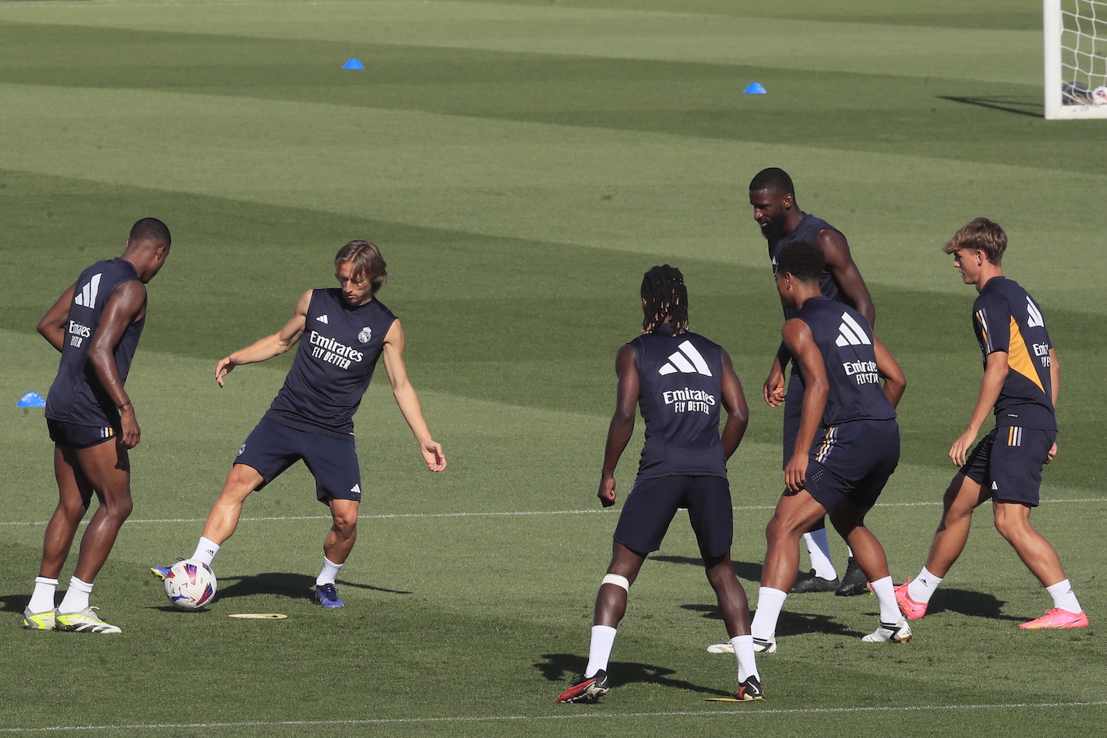 epa10817190 Real Madrid's Luka Modric attends a training session of the team in Madrid, Spain, 24 August 2023.  EPA/Fernando Alvarado