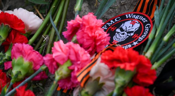 epaselect epa10817441 Flowers and a patch with the logo of PMC Wagner laid at an informal memorial next to the former 'PMC Wagner Centre' in St. Petersburg, Russia, 24 August 2023. An investigation was launched into the crash of an aircraft in the Tver region in Russia on 23 August 2023, the Russian Federal Air Transport Agency said in a statement. Among the passengers was Wagner chief Yevgeny Prigozhin, the agency reported.  EPA/ANTON MATROSOV