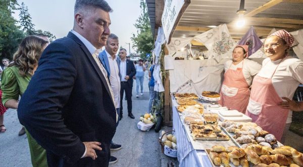 Vrbovec, 25.8.2023 - Predsjednik Republike Hrvatske Zoran Milanović prisustvovao je svečanom otvorenju 42. turističko-kulinarske manifestacije „Kaj su jeli naši stari“. 
Foto Hina/ Dario GRZELJ/ dag