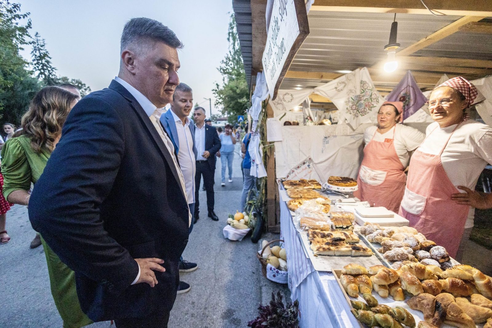 Vrbovec, 25.8.2023 - Predsjednik Republike Hrvatske Zoran Milanović prisustvovao je svečanom otvorenju 42. turističko-kulinarske manifestacije „Kaj su jeli naši stari“. 
Foto Hina/ Dario GRZELJ/ dag