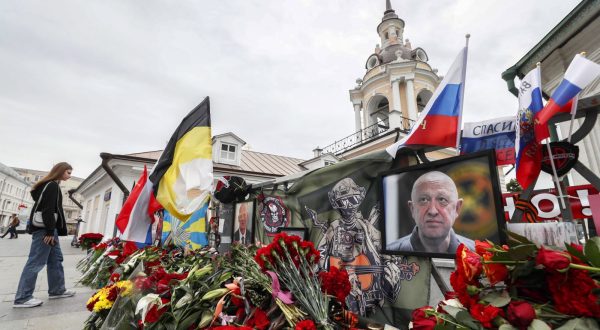 epa10821329 A woman bring flowers to an informal memorial to PMC Wagner chief Yevgeny Prigozhin in Moscow, Russia, 26 August 2023. An investigation was launched into the crash of an aircraft in the Tver region in Russia on 23 August 2023, the Russian Federal Air Transport Agency said in a statement. Among the passengers was Wagner chief Yevgeny Prigozhin, the agency reported.  EPA/YURI KOCHETKOV