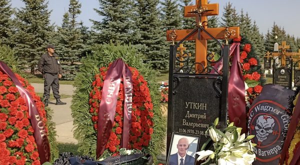 epa10830773 A security guard stands beside the grave of PMC Wagner group's alleged co-founder and military commander Dmitry Utkin, killed in a plane crash in Tver region, at the Federal Military Memorial Cemetery in Mytishchi, Moscow region, Russia, 31 August 2023. On the evening of August 23, the plane carrying the Wagner group's head Yevgeny Prigozhin crashed in the Tver region. Russian authorities on 27 August confirmed that Prigozhin died along with nine others in the crash, including private military company (PMC) Wagner commander Dmitry Utkin.  EPA/MAXIM SHIPENKOV