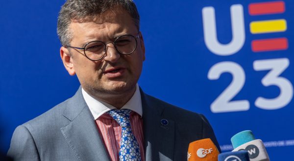 epa10830716 Ukrainian Foreign Affairs Minister Dmytro Kuleba addresses a press conference following the EU informal ministerial meeting on Foreign Affairs, in Toledo, Spain, 31 August 2023.  EPA/ANGELES VISDOMINE