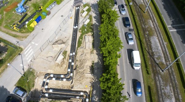 23.05.2023., Zagreb - Zracna fotografija Horvacanske ceste (sjeverni i juzni kolnik) na dijelu od Ulice Ferdinanda Budickog do Ulice Hrgovici koja ce od utorka 23. 05. od 09,00 sati do utorka 06. 06. 2023. do 04,00 sata biti zatvorena za sav promet. Zbog zatvaranja prometnice stvaraju se velike guzve. Photo: Luka Stanzl/PIXSELL