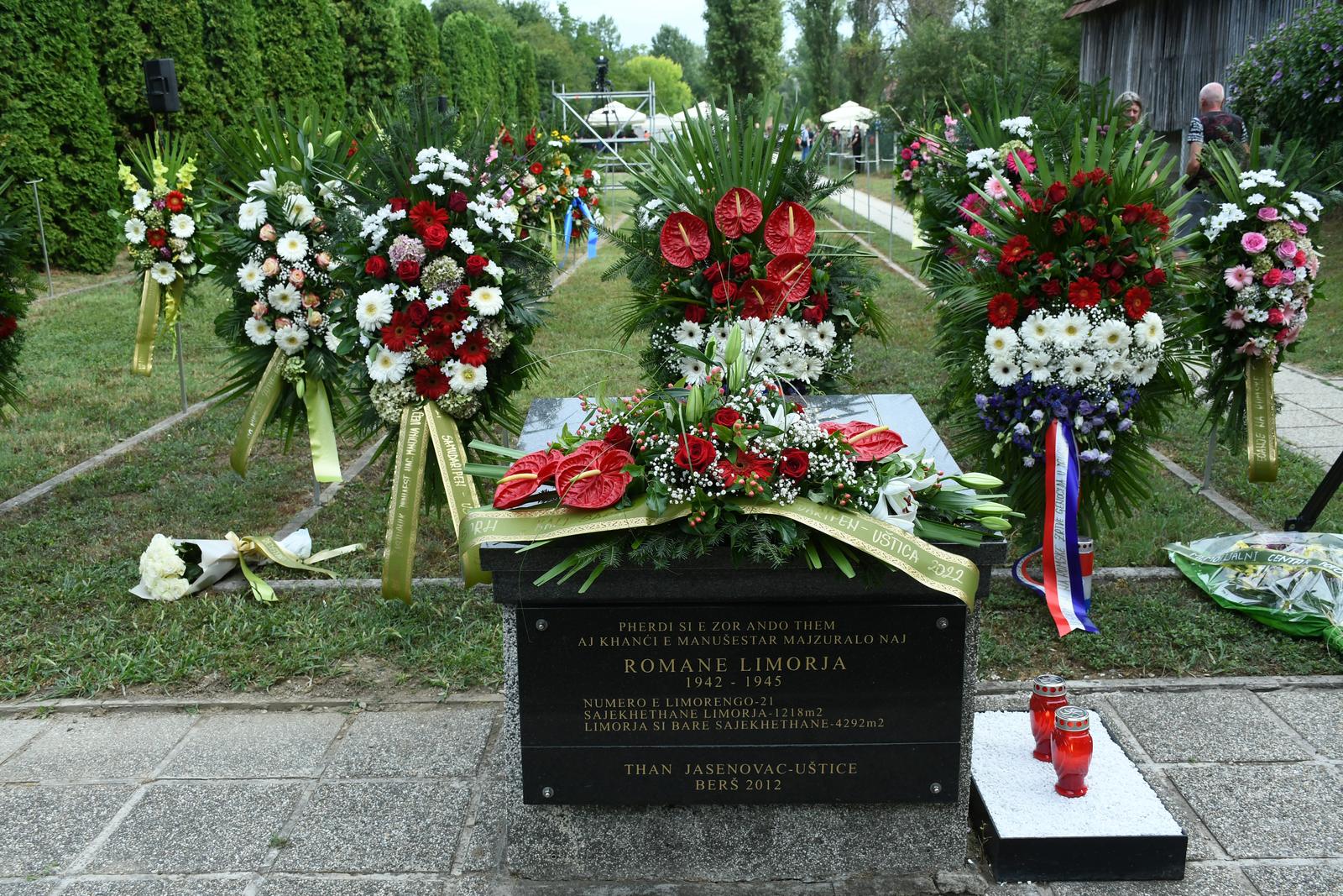 02.08.2022., Ustica - Na romskom groblju u sklopu Romskog memorijalnog centra Ustica odrzano je sredisnje obiljezavanje Medjunarodnog dana sjecanja na romske zrtve genocida u Drugom svjetskom ratu/Samudaripen.
Obilježavanje je organizirao Savez Roma u Republici Hrvatskoj „KALI SARA“ i saborski zastupnik Veljko Kajtazi u suradnji s vijecima i predstavnicima romske nacionalne manjine u Republici Hrvatskoj, a pocast zrtvama odala su brojna izaslanstva.  
  Photo: Nikola Cutuk/PIXSELL