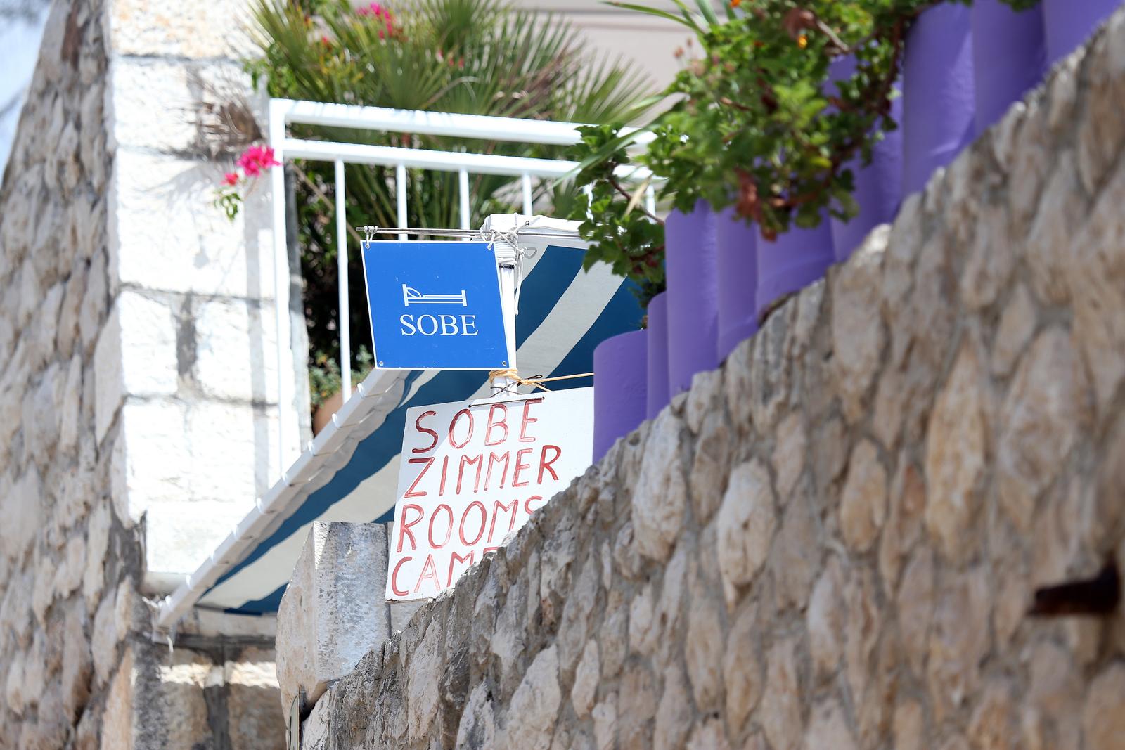 02.09.2014., Hvar - Nakon kise zasjalo je sunce i zivnuo je grad i luka. rPhoto: Slavko Midzor/PIXSELL