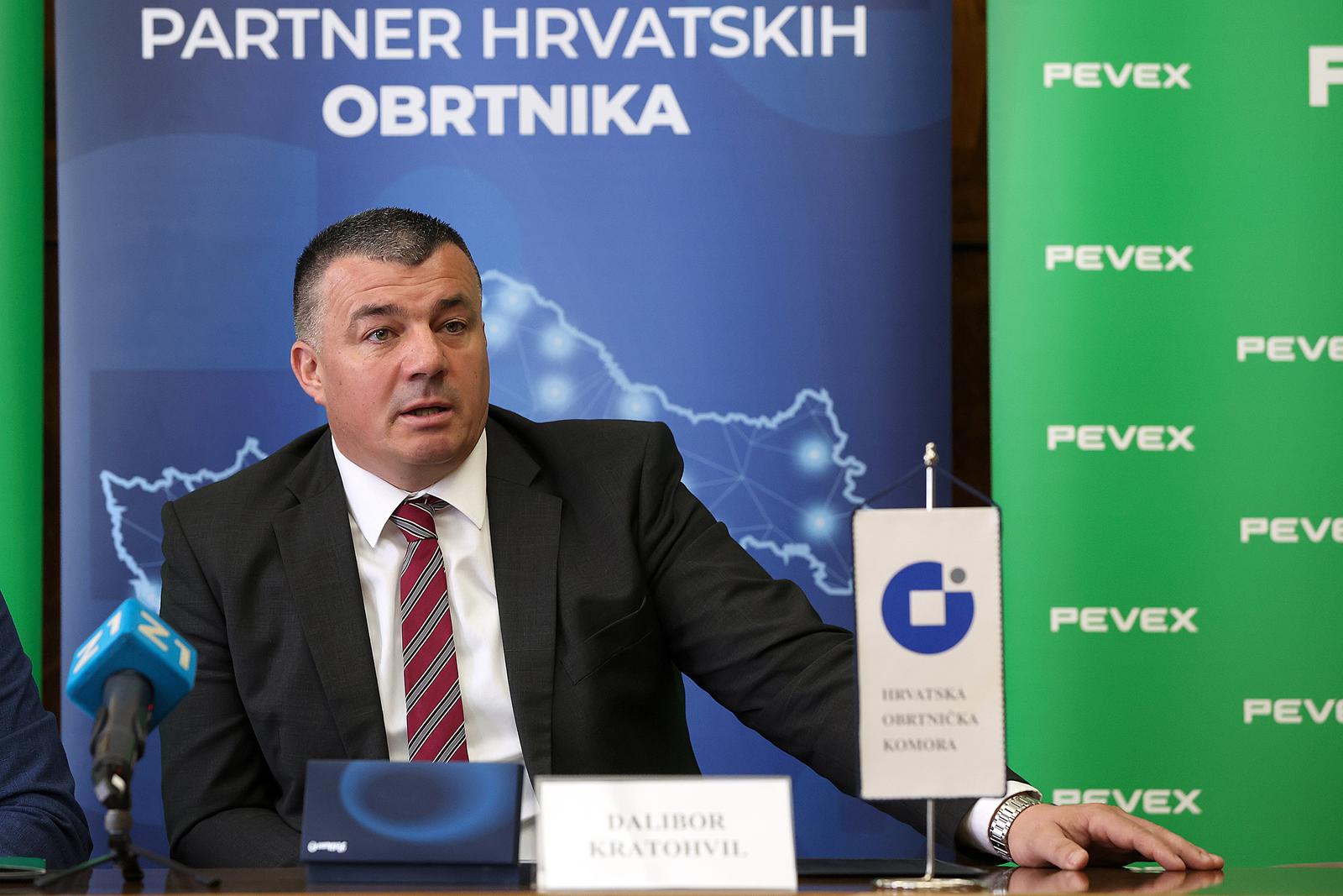 04.05.2023., Zagreb - Hrvatska obrtnicka komora i tvrtka Pevex d.d. potpisali su Sporazum o suradnji u programu pogodnosti HOK Obrtnik plus, a potpisali su ga predsjednik HOK-a Dalibor Kratohvil i predsjednik Uprave Pevex d.d. Kresimir Bubalo. Photo: Goran Stanzl/PIXSELL