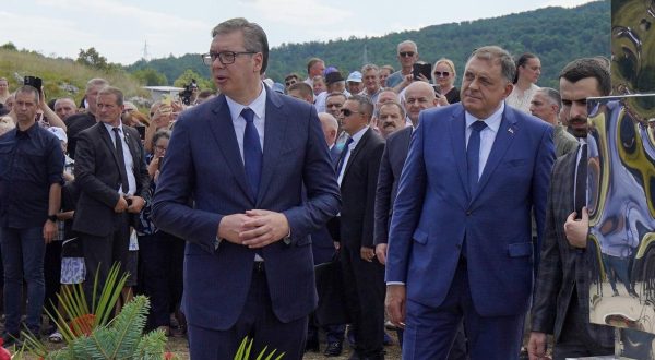 04.08.2023., Bosanski Petrovac, Bosna i Hercegovina - Veliki broj gradjana okupio se na spomen-obiljezju na Petrovackoj cesti. Prisutan je i veliki broj policije jer se uskoro ocekuje i dolazak predsjednika Republike Srpske i Srbije Milorad Dodik i Aleksandra Vucica. Photo: Dejan Rakita/PIXSELL