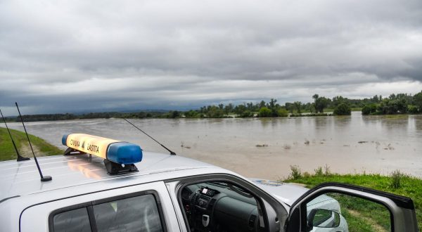04.08.2023., Zagreb - Dezurstvo pripadnika Civilne zastite kod kanala Odra-Sava ocekujuci vodeni val i poplave. Photo: Josip Regovic/PIXSELL