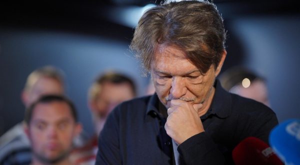 05.04.2023., Usce Crkvene u Vrbas/Davidovo srce, Banjaluka, BiH – Poznati glumac i redatelj Dragan Bjelogrlic prisustvovao je danas probi predstave “Roko i Cicibela” koju su izvodili glumci iz Down syndrom centru u Narodnom kazalistu RS. Bjelogrlic je proglasen za ambasadora ovog centra za Srbiju a posebo priznanje mu je urucio doktor Vlado Djajic, koji je i sam ambasador ovog udruzenja. Photo: Dejan Rakita/PIXSELL