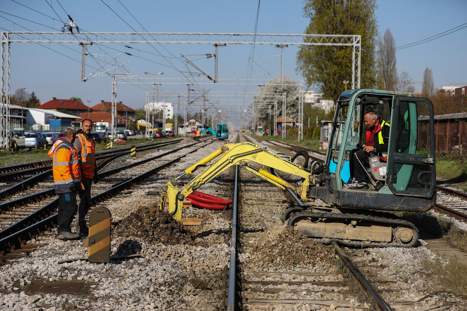 06.04.2023., Zagreb - Zapoceli su radovi na obnovi zeljeznickog kolosijeka kod Zapadnog kolodvora. Photo: Jurica Galoic/PIXSELL
