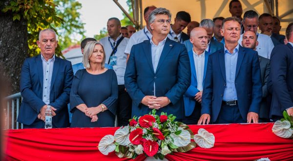 06.08.2023., Sinj - 308. Sinjska alka. Sinjska alka je hrvatska viteska igra. Odrzava se svake godine u nedjelju u prvoj trecini mjeseca kolovoza u Sinju, na godisnjicu pobjede nad turskim osvajacima 14. kolovoza 1715. Na taj dan je 700 hrvatskih vojnika iz Sinja uspjelo odbiti navalu vojske turskog seraskera Mehmed-pase Celica koja je brojala 60.000 vojnika. predsjedavajuca Vijeca ministara BiH Borjana Kristo, predsjednik Vlade RH Andrej Plenkovic, predsjednik Sabora Gordan Jandrokovic Photo: Zvonimir Barisin/PIXSELL