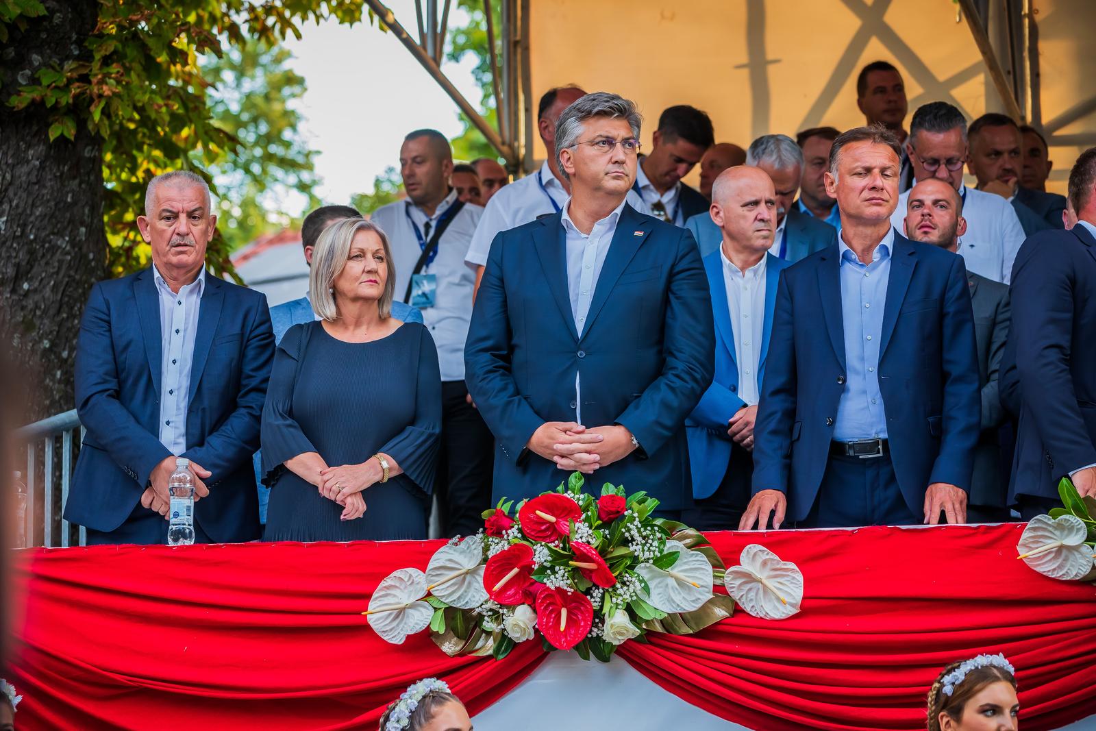 06.08.2023., Sinj - 308. Sinjska alka. Sinjska alka je hrvatska viteska igra. Odrzava se svake godine u nedjelju u prvoj trecini mjeseca kolovoza u Sinju, na godisnjicu pobjede nad turskim osvajacima 14. kolovoza 1715. Na taj dan je 700 hrvatskih vojnika iz Sinja uspjelo odbiti navalu vojske turskog seraskera Mehmed-pase Celica koja je brojala 60.000 vojnika. predsjedavajuca Vijeca ministara BiH Borjana Kristo, predsjednik Vlade RH Andrej Plenkovic, predsjednik Sabora Gordan Jandrokovic Photo: Zvonimir Barisin/PIXSELL