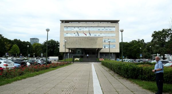 07.07.2023., Zagreb - Svi zaposlenici evakuirani su iz zgrade Gradskog poglavarstva zbog prijetnje bombom. u tijeku je provjera zgrade. Photo: Matija Habljak/PIXSELL