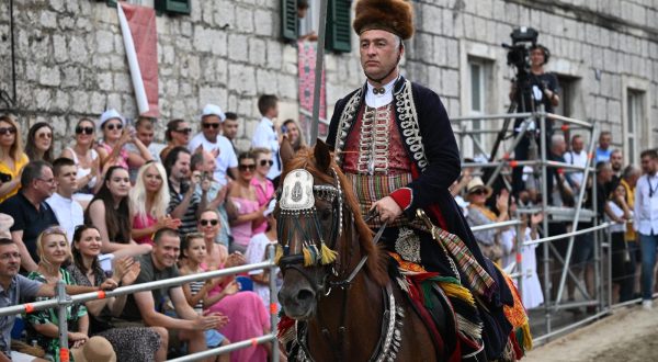 07.08.2022., Sinj - 307. Sinjska alka. Sinjska alka je hrvatska viteska igra. Odrzava se svake godine u nedjelju u prvoj trecini mjeseca kolovoza u Sinju, na godisnjicu pobjede nad turskim osvajacima 14. kolovoza 1715. Na taj dan je 700 hrvatskih vojnika iz Sinja uspjelo odbiti navalu vojske turskog seraskera Mehmed-pase Celica koja je brojala 60.000 vojnika. Kristijan Bikic. Photo: Davor Puklavec/PIXSELL