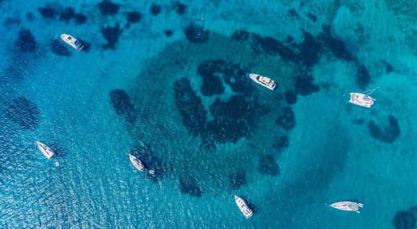 27.07.2023., Korcula Uvala Gradina - Uvala Gradina koja se nalazi na zapadnom djelu otoka. U podmorju Uvale Gradina nalazi se Arheolosko nalaziste staro 7000 godina.   Photo: Zvonimir Barisin/PIXSELL