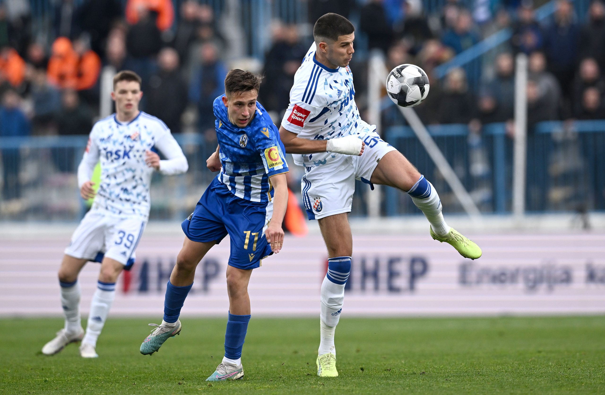 08.04.2023., stadion u Kranjcevicevoj ulici, Zagreb - SuperSport HNL, 28. kolo, NK Lokomotiva - GNK Dinamo. Lukas Kacavenda, Dino Peric Photo: Marko Lukunic/PIXSELL