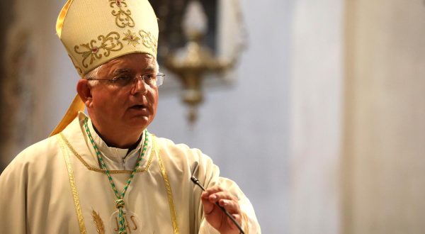 07.06.2023., Rijeka - Svetkovina Tijelova u crkvi Blazene Djevice Marije. Misu s tijelovskom procesijom predvodi rijecki nadbiskup Mate Uzinic. Misi je nazocio i nadbiskup u miru Ivan Devcic.  Photo: Goran Kovacic/PIXSELL