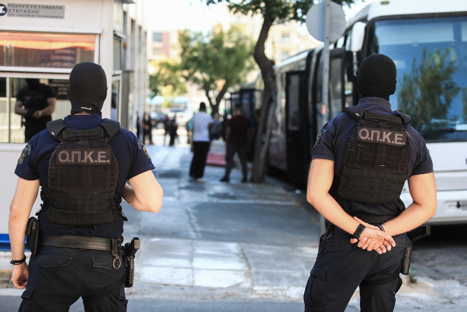 09.08.2023., Atena, Grcka - Svih 94 uhicenih osoba koje je grcka policija privela nakon navijackih nereda uoci utakmice 3. pretkola kvalifikacija Lige prvaka izmedju AEK-a i Dinama odvedeni su pred tuzitelja.  Photo: Yiannis Panagopoulos/EUROKINISSI/PIXSELL