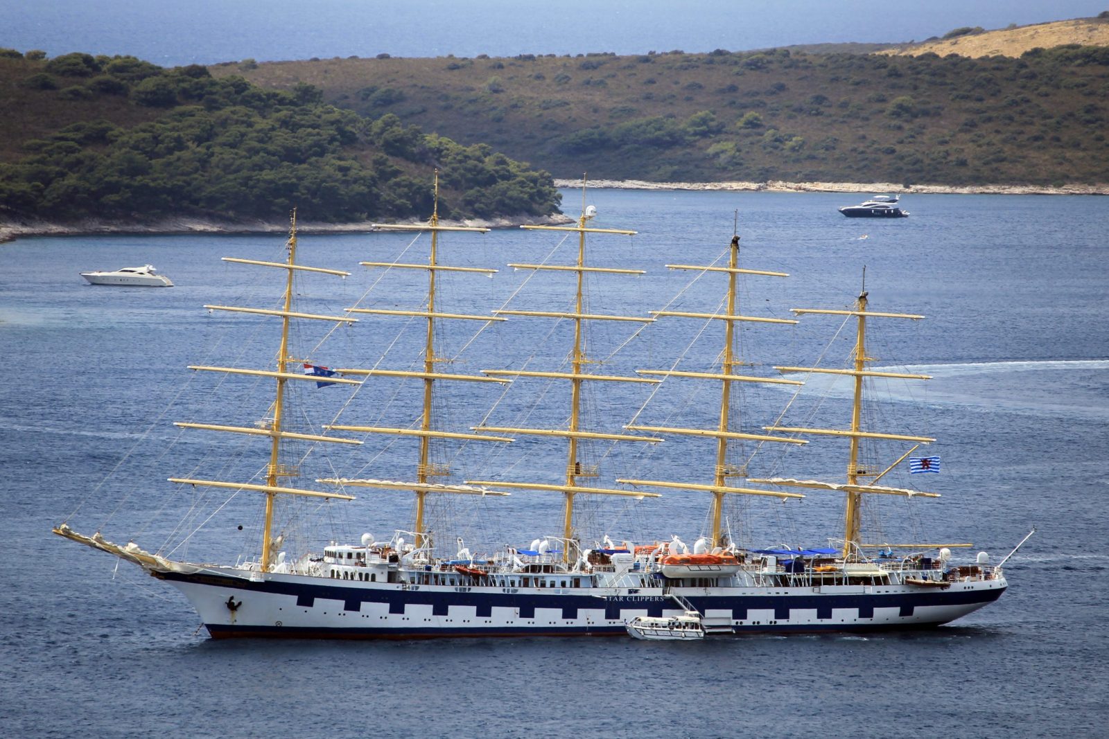30.07.2010., Hvar - rStari jedrenjak na Jadranu u hvarskom akvatoriju.rPhoto: Dalibor Urukalovic/PIXSELL