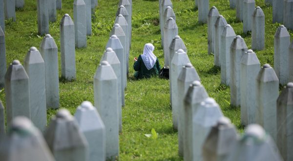 11.07.2023., Sarajevo, Bosna i Hercegovina - Tisuce ljudi stiglo je danas u Potocare na obiljezavanje 28. godisnjice genocida u Srebrenici. Photo: Armin Durgut/PIXSELL