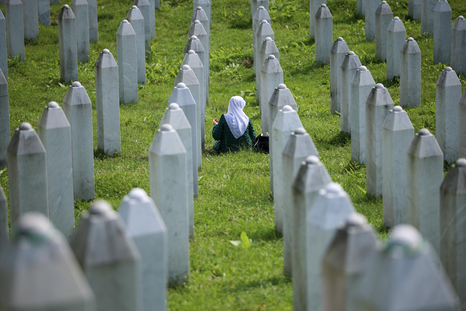 11.07.2023., Sarajevo, Bosna i Hercegovina - Tisuce ljudi stiglo je danas u Potocare na obiljezavanje 28. godisnjice genocida u Srebrenici. Photo: Armin Durgut/PIXSELL