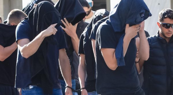 12.08.2023., Atena, Grcka - 40 navijaca izvedeno je jutros pred istraznog suca zbog ispitivanja o sukobu u kojem je smrtno stradao navijac AEK-a. Jucerasnja skupina optuzenika ostaje u pritvoru. Photo: Yiannis Panagopoulos/EUROKINISSI/PIXSELL