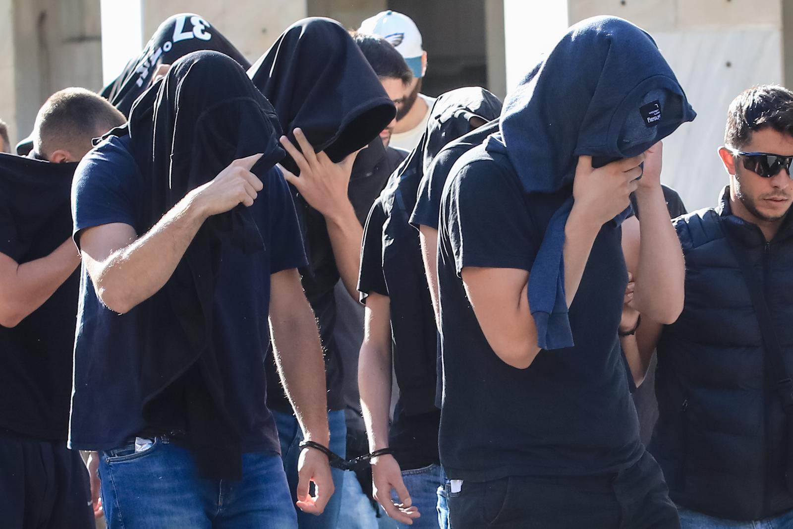 12.08.2023., Atena, Grcka - 40 navijaca izvedeno je jutros pred istraznog suca zbog ispitivanja o sukobu u kojem je smrtno stradao navijac AEK-a. Jucerasnja skupina optuzenika ostaje u pritvoru. Photo: Yiannis Panagopoulos/EUROKINISSI/PIXSELL