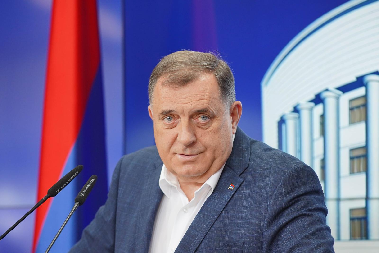 12.08.2023., Banja Luka, Bosna i Hercegovina - Predsjednik RS Milorad Dodik odrzao je konferenciju za medije nakon sto je Tuzilastvo BiH podiglo optuznicu protiv njega. Dodik je za podizanje optuznice rekao da iza toga stoji americki veleposlanik u BiH, kao i da ce pokrenuti tuzbu protiv tuzioca Tuzilastva BiH zbog "zlouporabe" sluzbenog polozaja, ali i da ce se odazvati na poziv Suda BiH ukoliko se potvrdi optuznica. Dodik je pojedine medije iz RS nazvao "izdajnickim" poput N1, portala Buka i Kapital te najavio da ce uskoro izaci s dokazima da su dobili nekiliko milijuna funti za aktivnosti usmjerene protiv vlasti u RS.   Photo: Dejan Rakita/PIXSELL