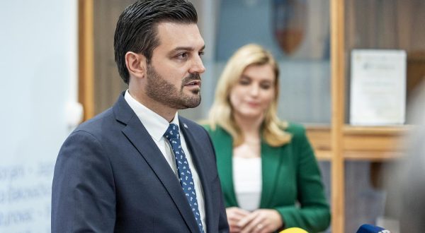 13.03.2023., Osijek - U zgradi Osjecko-baranjske zupanije odrzan je sastanak zupana Ivana Anusica s ministricom turizma i sporta Nikolinom Brnjac. Teme sastanka su Osjecko-baranjska zupanija-Europska regija sporta 2024. te potpore u sektorima turizma i sporta. Dragan Vulin Photo: Davor Javorovic/PIXSELL