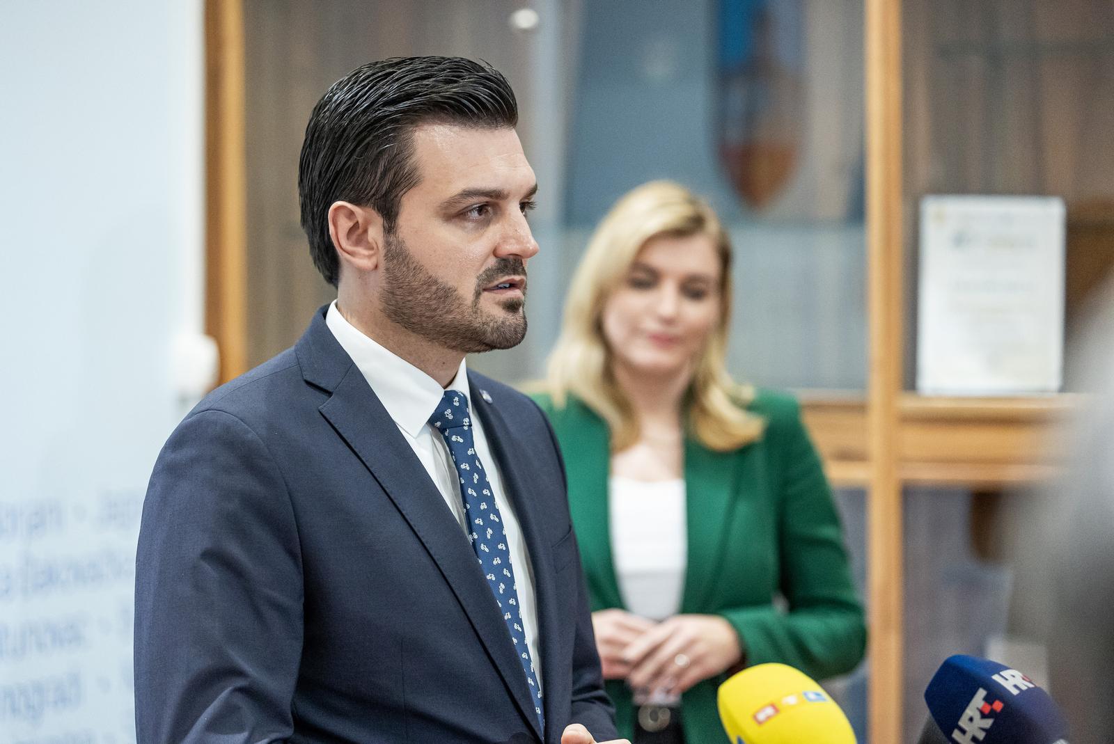 13.03.2023., Osijek - U zgradi Osjecko-baranjske zupanije odrzan je sastanak zupana Ivana Anusica s ministricom turizma i sporta Nikolinom Brnjac. Teme sastanka su Osjecko-baranjska zupanija-Europska regija sporta 2024. te potpore u sektorima turizma i sporta. Dragan Vulin Photo: Davor Javorovic/PIXSELL
