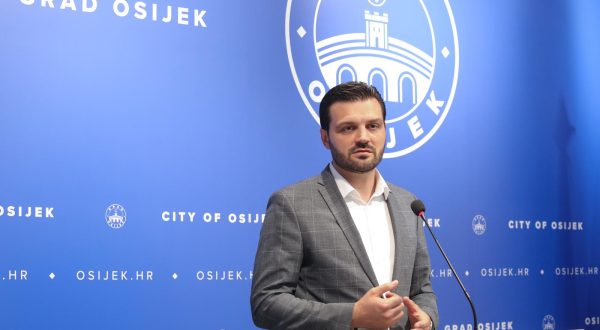 13.06.2023., Osijek - Konferencija za novinare. tretmani suzbijanja komaraca koju je vodio zamjenik gradonacelnika Dragan Vulin Photo: Dubravka Petric/PIXSELL