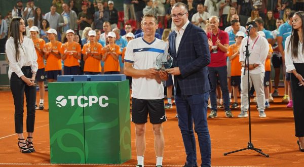 13.08.2023., centralni teren Nacionalnog tenisackog saveza RS, Banjaluka (BiH) – U finalu banjaluckog challengera mladi hrvatski tenisac Dino Prizmic pobijedio je Belgijanca Kimmera Coppejansa rezultatom 2:0 po setovima (6:2, 6:3). Nagradni fond turnira je 118.000 eura, a Prizmicu ce pripasti 100 ATP poena. Ovo je prva titula mladog Splicanina u seniorskoj karijeri.
 Photo: Dejan Rakita/PIXSELL