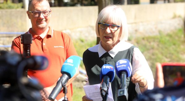 13.09.2022., Karlovac - Konferencija za medije karlovacke grupe Mozemo na temu odrzivi razvoj i zastita podrucja uz karlovacke rijeke. Na temu zastita rijeka govorili su gradski vijecnici Drazenka Polovic, Dobrisa Adamec i Ana Matan, te saborska zastupnica i predsjednica Odbora za zastitu
okolisa i prirode Hrvatskog sabora Sandra Bencic.  Photo: Kristina Stedul Fabac/PIXSELL