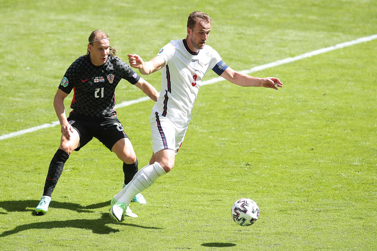 13.6.2021., Stadion Wembley, London, Engleska - UEFA Europsko prvenstvo 2020, skupina D, 1. kolo, Engleska - Hrvatska. Domagoj Vida, Harry Kane. "nPhoto: Goran Stanzl/PIXSELL