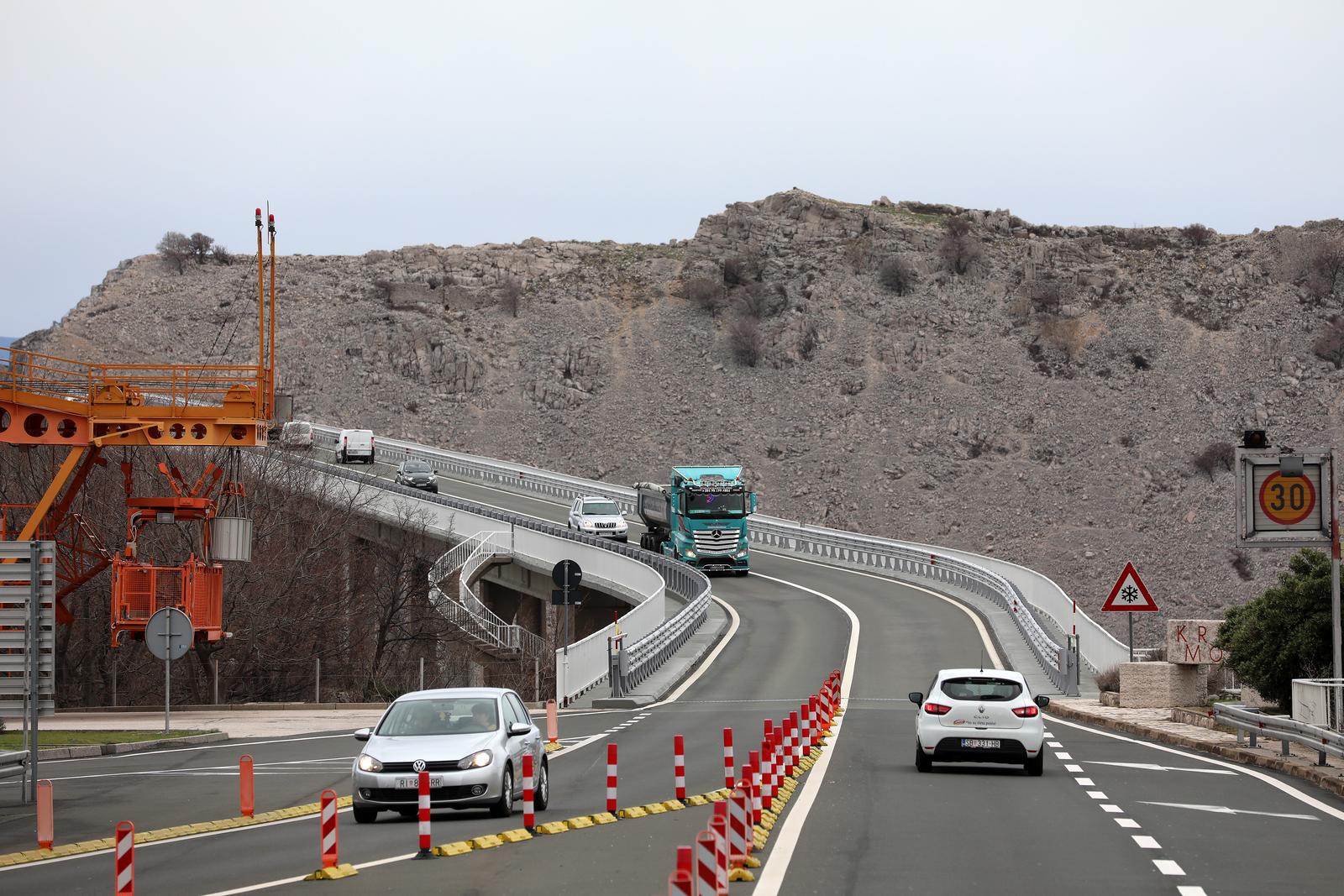 15.03.2023., Rijeka - Jak vjetar otezava promet na kopnu i moru na podrucju krckog mosta, bakarskog zaljeva, Kraljevice, Bakarca, autoceste A6, A7, Grobnika. Photo: Goran Kovacic/PIXSELL